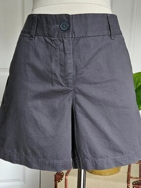 LOFT 6" Inseam 100% Cotton Medium-High Waist  Flat-front Chino Shorts!